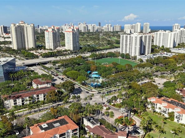 3029 NE 188th St 902, Aventura FL 33180
