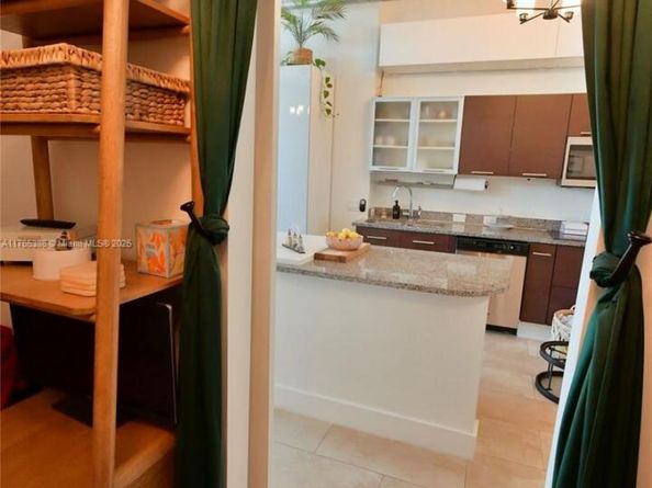 3029 NE 188th St 902, Aventura FL 33180