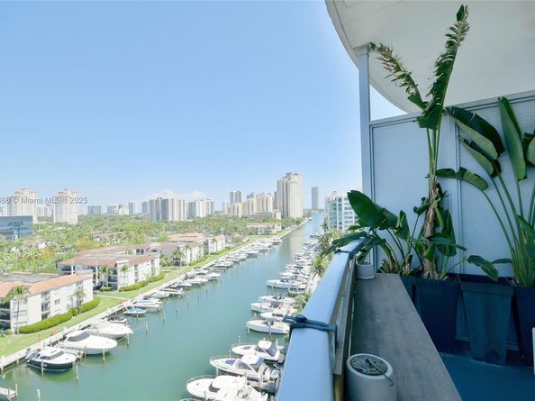 3029 NE 188th St 902, Aventura FL 33180