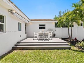 1203 Lincoln St, Hollywood FL 33019