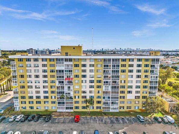 4400 Hillcrest Dr 617B, Hollywood FL 33021