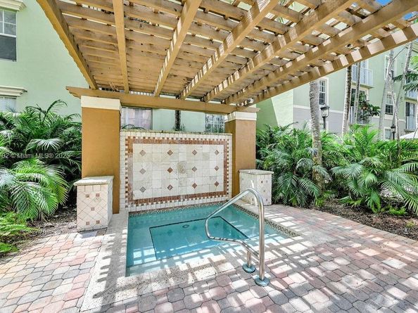 1900 Van Buren St 320B, Hollywood FL 33020