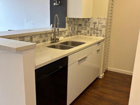 1900 Van Buren St 320B, Hollywood FL 33020