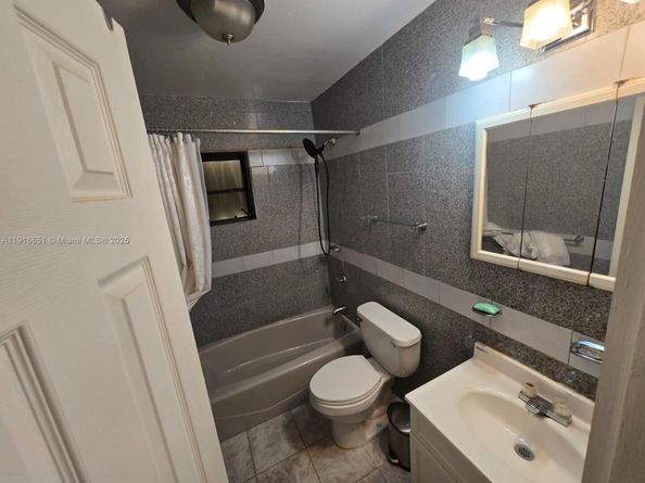 4900 NW 179th St, Miami Gardens FL 33055