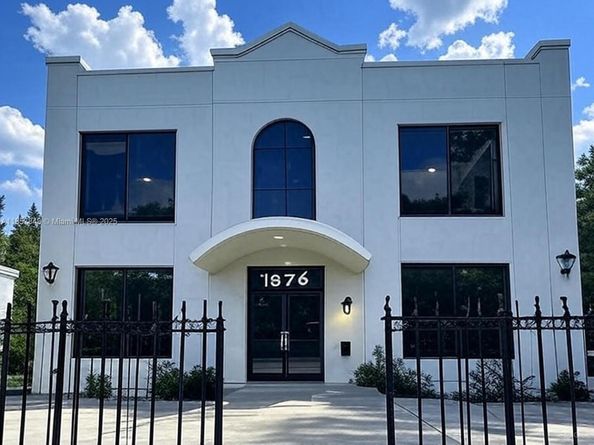 1376 NW 35th St, Miami FL 33142
