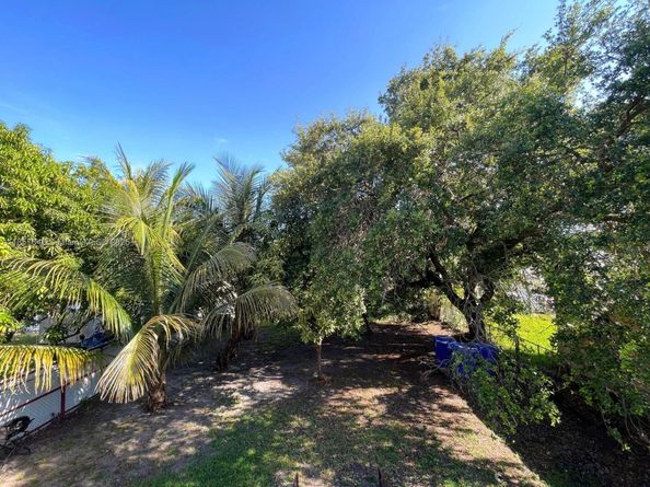1376 NW 35th St, Miami FL 33142
