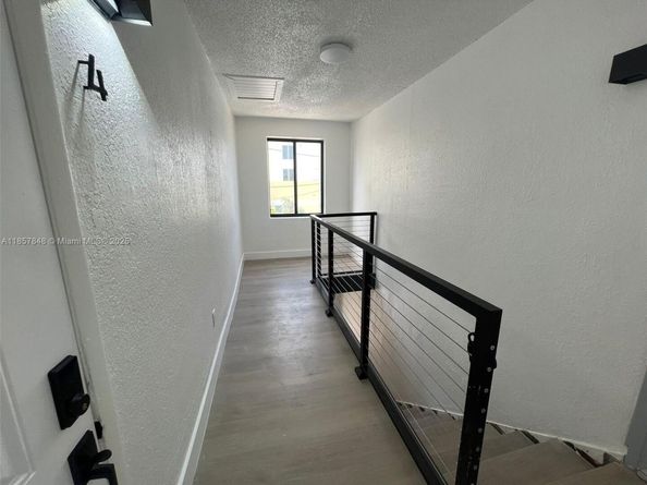 1376 NW 35th St, Miami FL 33142