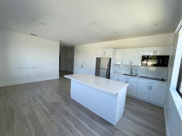 1376 NW 35th St, Miami FL 33142