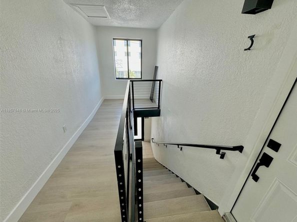 1376 NW 35th St, Miami FL 33142