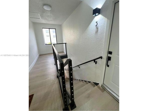 1376 NW 35th St, Miami FL 33142