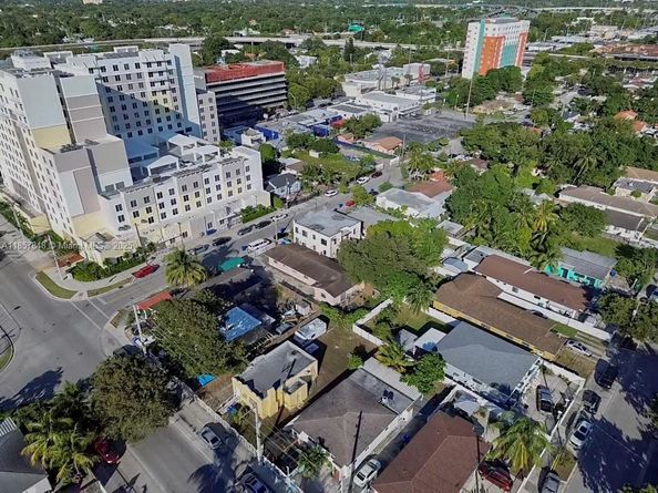 1376 NW 35th St, Miami FL 33142