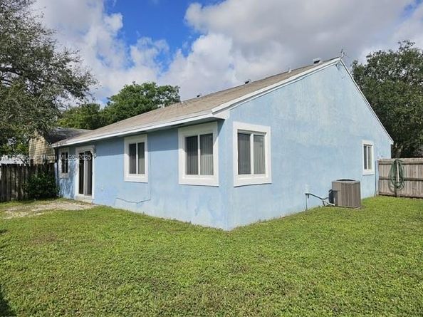 8660 SW 14th St, Pembroke Pines FL 33025