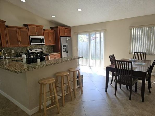 8660 SW 14th St, Pembroke Pines FL 33025