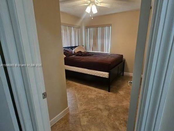 8660 SW 14th St, Pembroke Pines FL 33025