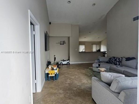 8660 SW 14th St, Pembroke Pines FL 33025