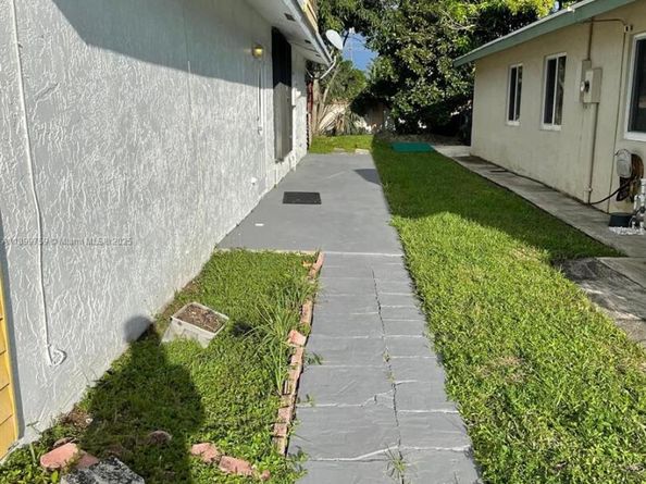 1234 SW 71st Ter, North Lauderdale FL 33068