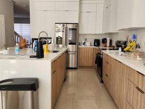 7962 NW 19th Ct, Pembroke Pines FL 33024