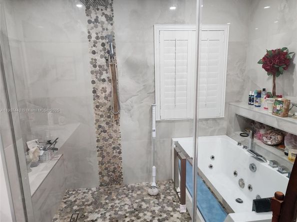 7962 NW 19th Ct, Pembroke Pines FL 33024