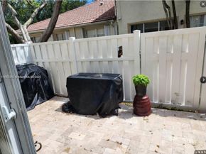 7962 NW 19th Ct, Pembroke Pines FL 33024