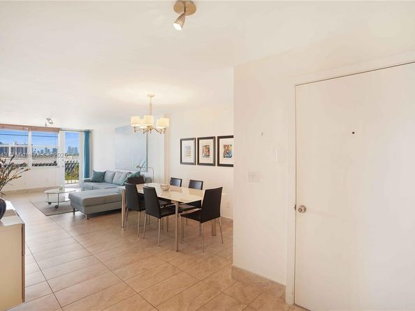 245 18th St 902, Miami Beach FL 33139