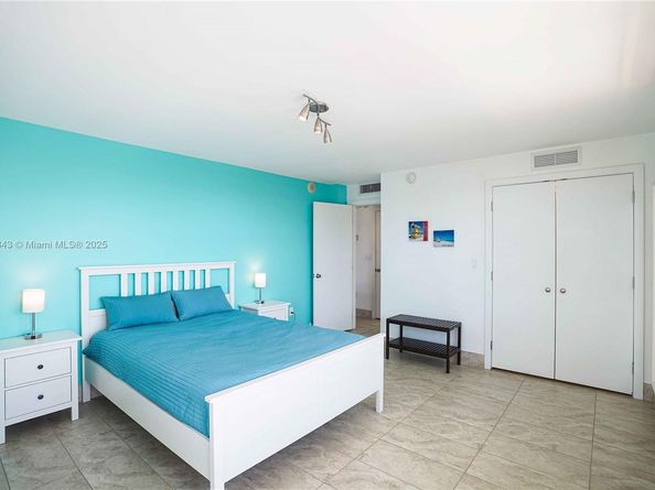 245 18th St 902, Miami Beach FL 33139