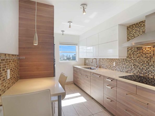 245 18th St 902, Miami Beach FL 33139