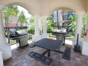 2033 SE 10th Ave 614, Fort Lauderdale FL 33316