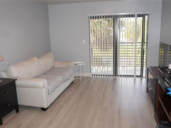 3710 N Pine Island Rd 320, Sunrise FL 33351