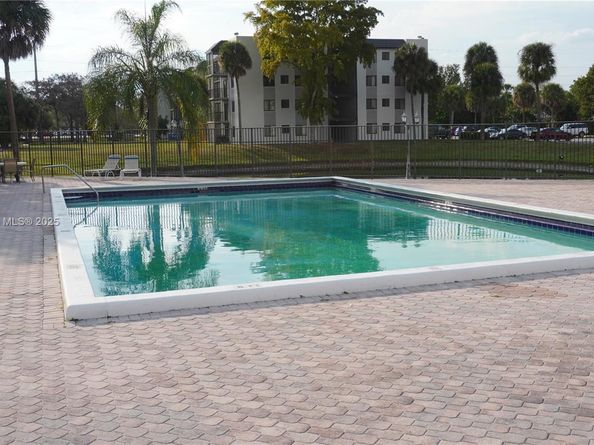 3710 N Pine Island Rd 320, Sunrise FL 33351