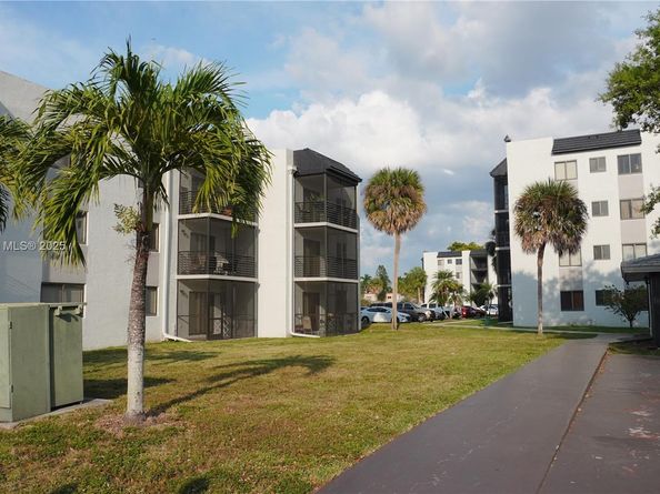 3710 N Pine Island Rd 320, Sunrise FL 33351