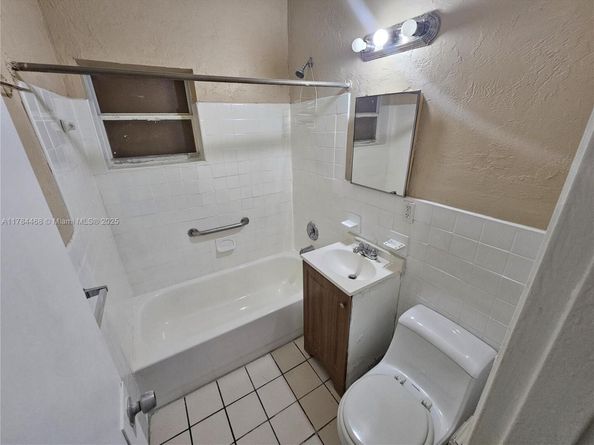 723 NW 15th Way, Fort Lauderdale FL 33311