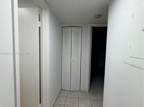 927 NE 199th St 206, Miami FL 33179