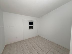 927 NE 199th St 206, Miami FL 33179