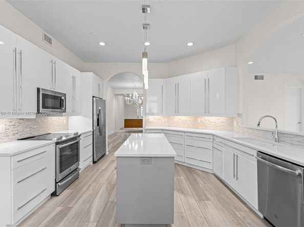 123 Palm Bay Ter B, Palm Beach Gardens FL 33418