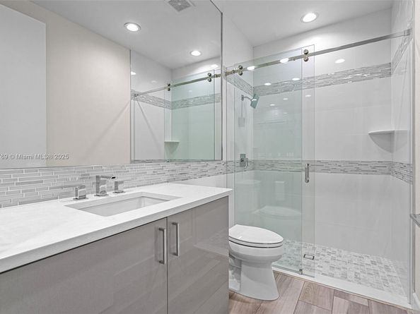 123 Palm Bay Ter B, Palm Beach Gardens FL 33418