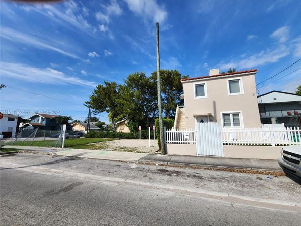 243 SW 10th Ave, Miami FL 33130