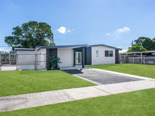 832 NW 171st Ter, Miami Gardens FL 33169