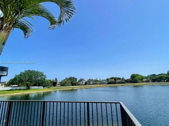 3814 NW 23rd Ct, Coconut Creek FL 33066