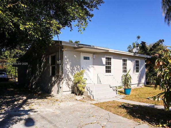 415 NW 7th St, Homestead FL 33030