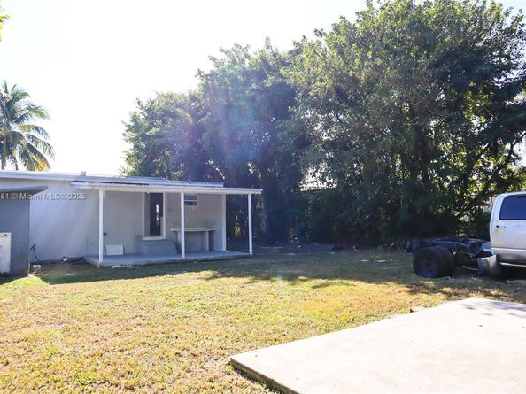 415 NW 7th St, Homestead FL 33030