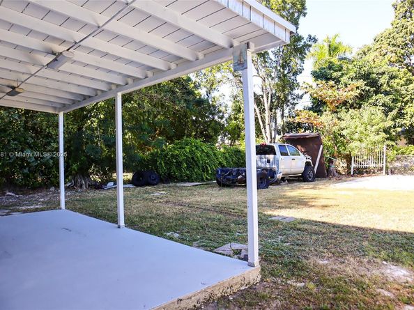 415 NW 7th St, Homestead FL 33030