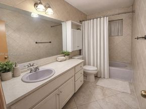 3241 NW 40th St, Lauderdale Lakes FL 33309