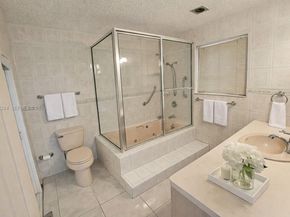 3241 NW 40th St, Lauderdale Lakes FL 33309