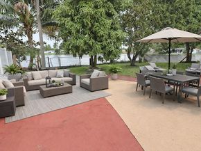 3241 NW 40th St, Lauderdale Lakes FL 33309