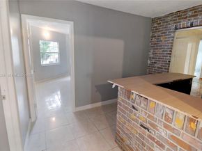 3241 NW 40th St, Lauderdale Lakes FL 33309