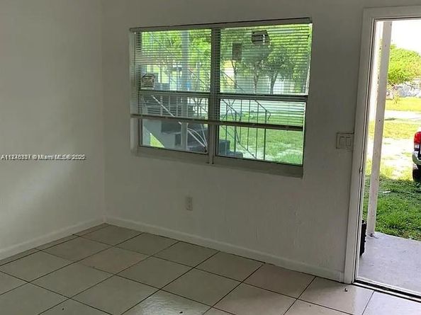 1277 NW 58th St, Miami FL 33142