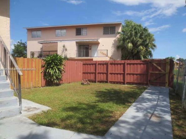 15665 SW 82nd Cir Ln 44, Miami FL 33193