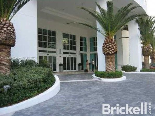 951 Brickell Ave, Miami FL 33131