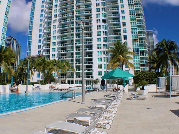 951 Brickell Ave, Miami FL 33131