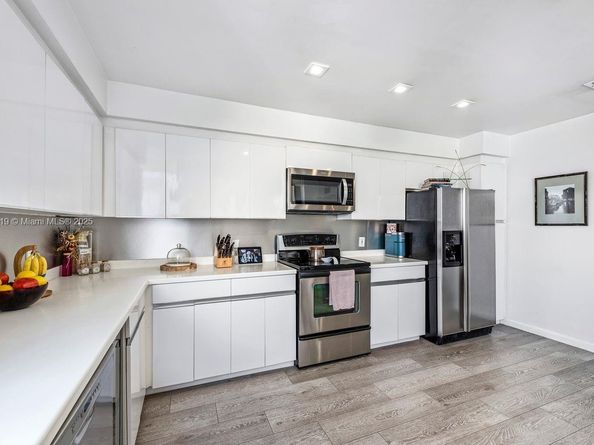 1000 Venetian Way 1403, Miami FL 33139